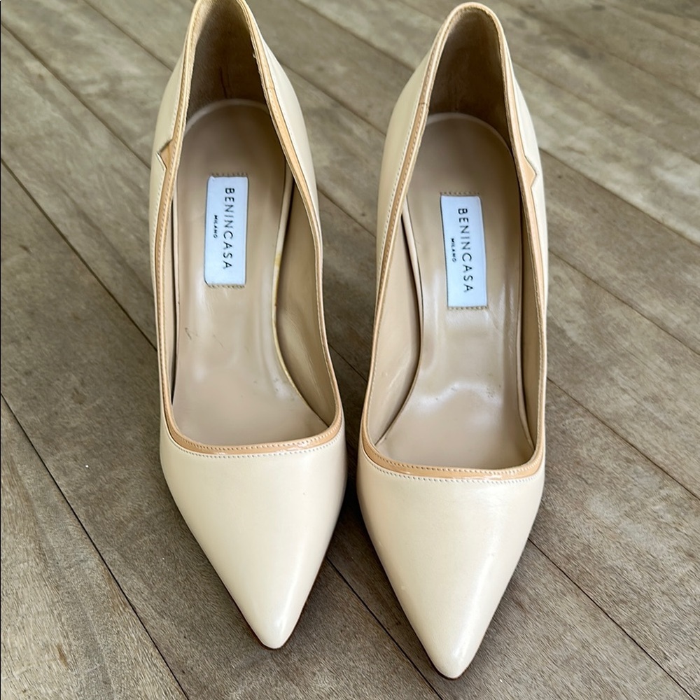 Brand New - Never Worn Italian Leather Cream Pointed-Toe Heels Elegant Design
